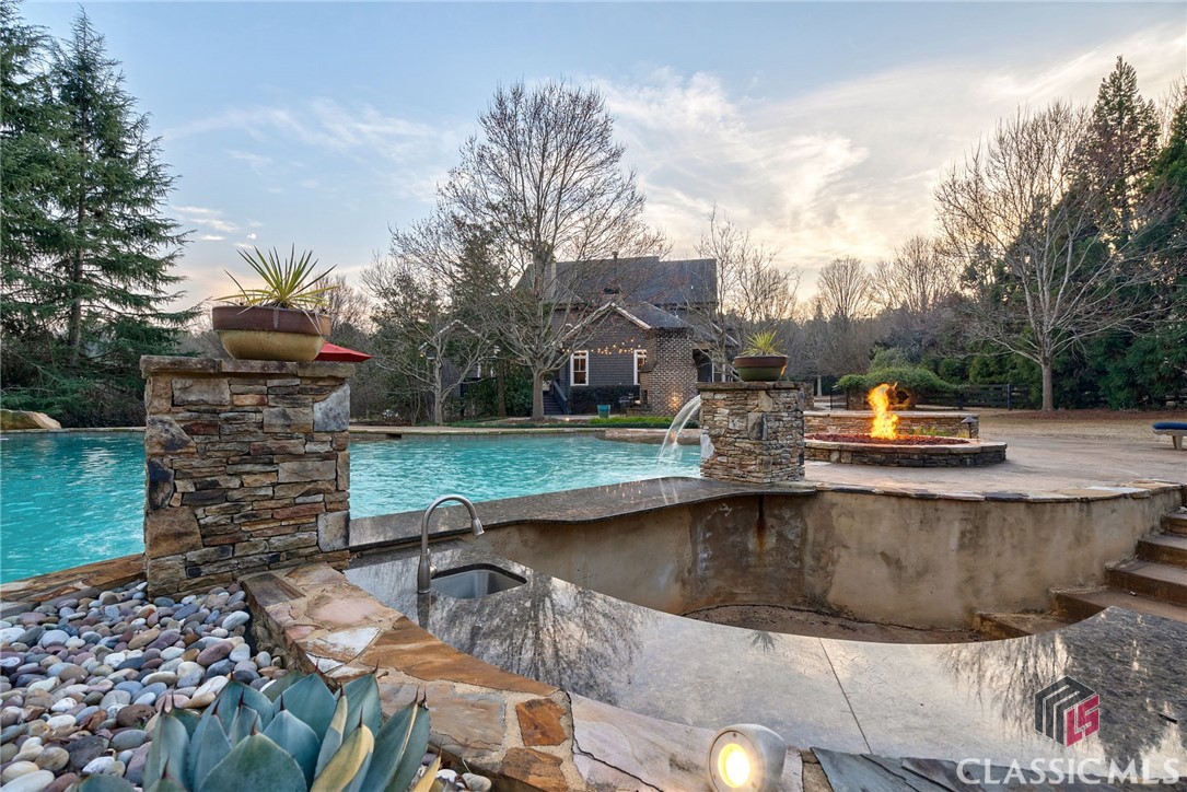 2051 Allens Way