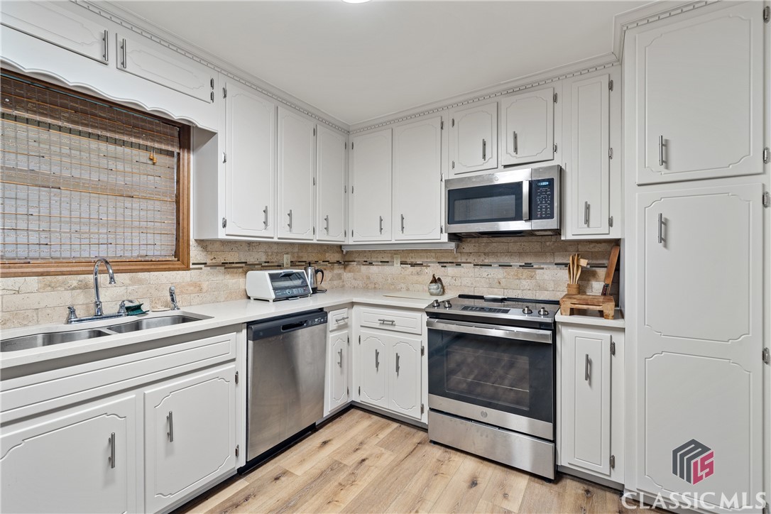 209 Commodore Drive NW