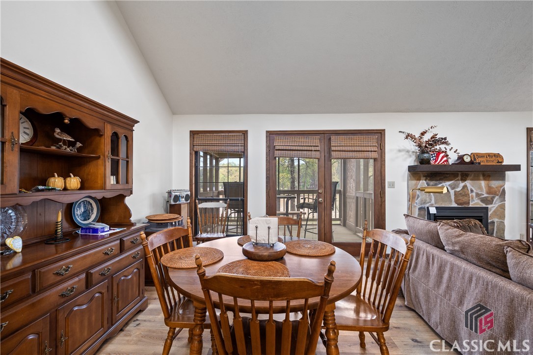 209 Commodore Drive NW