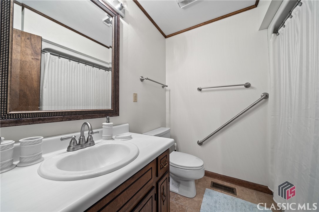 209 Commodore Drive NW