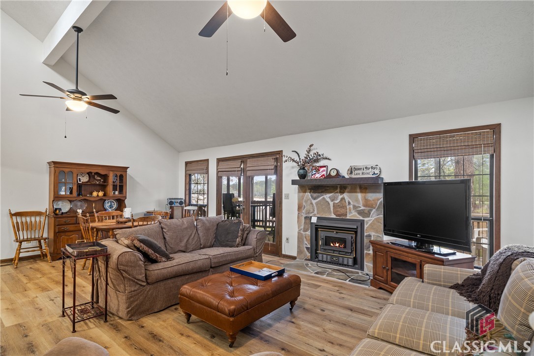 209 Commodore Drive NW