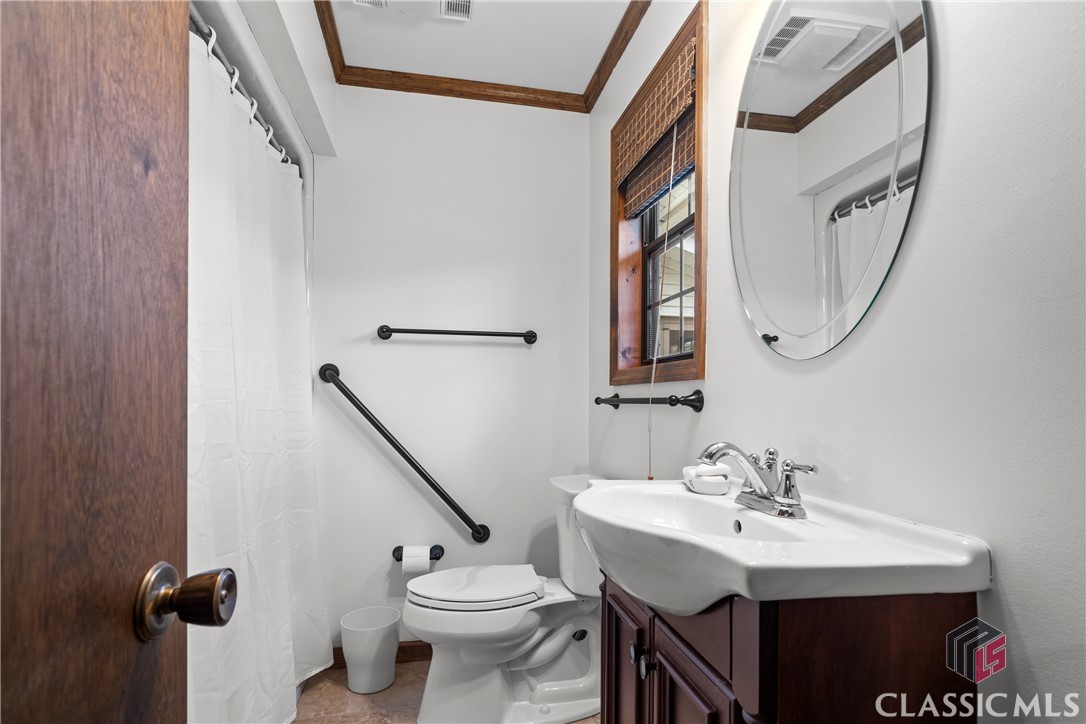 209 Commodore Drive NW