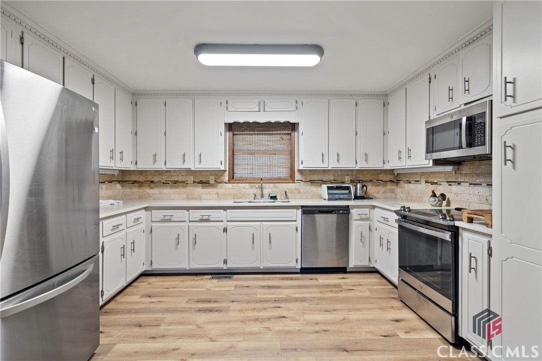 209 Commodore Drive NW