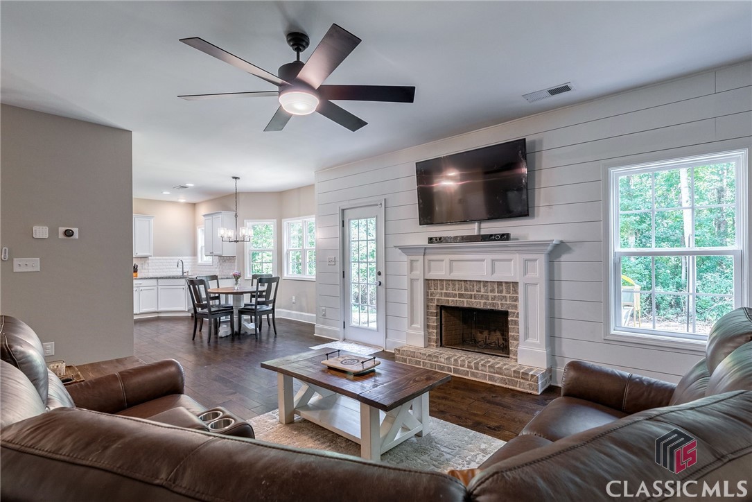 465 Discovery Trail