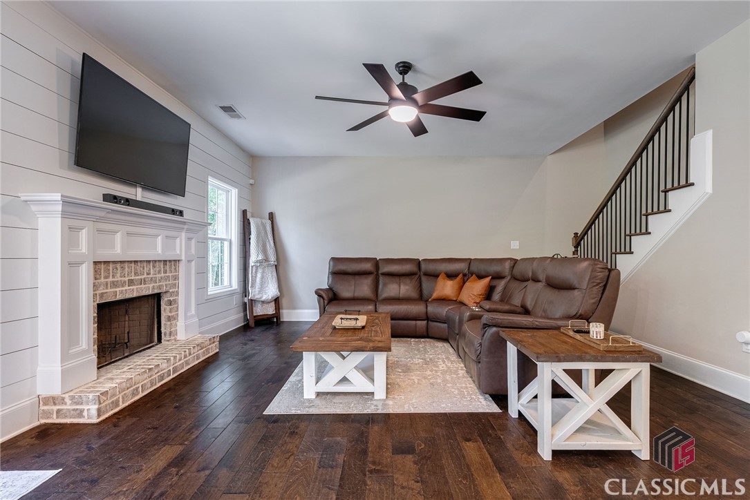 465 Discovery Trail