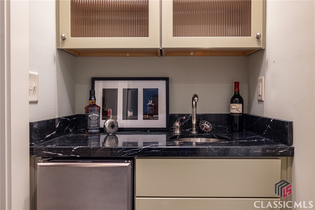 2591 Parrotts Pointe Road