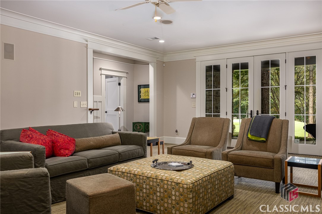 2591 Parrotts Pointe Road