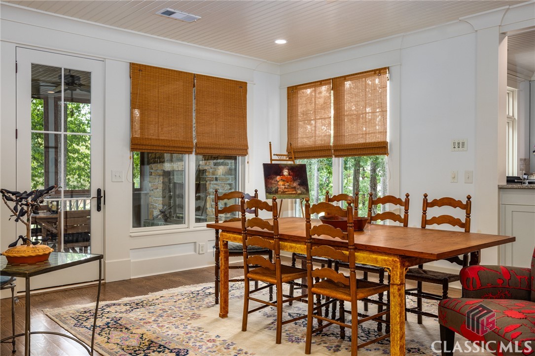 2591 Parrotts Pointe Road