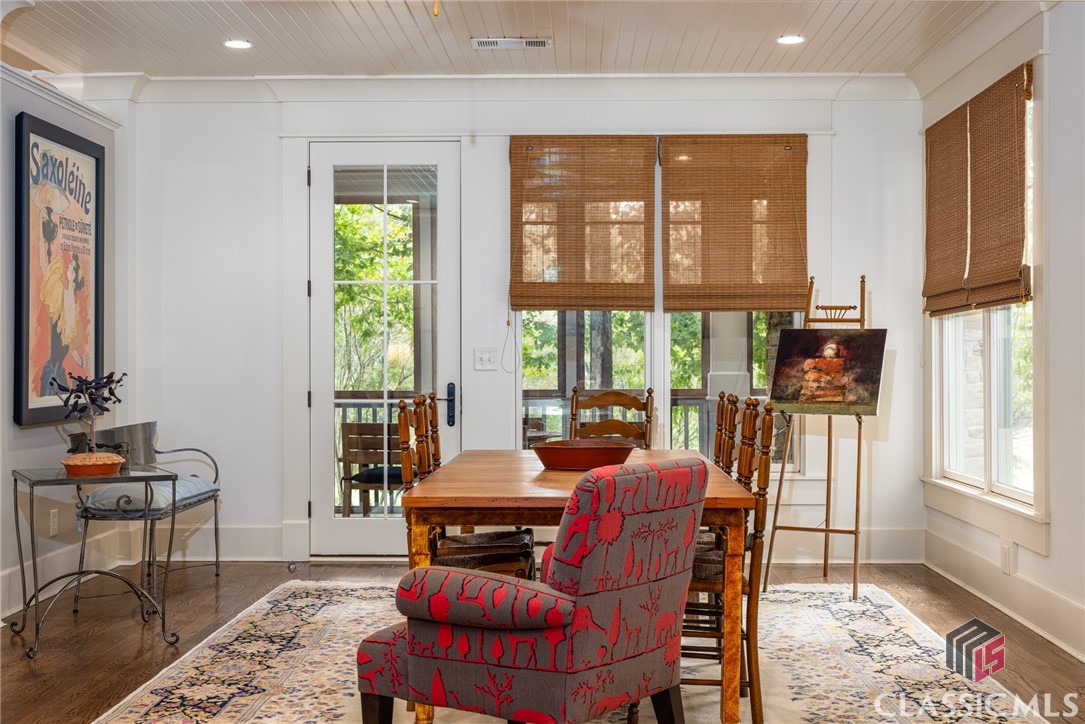 2591 Parrotts Pointe Road