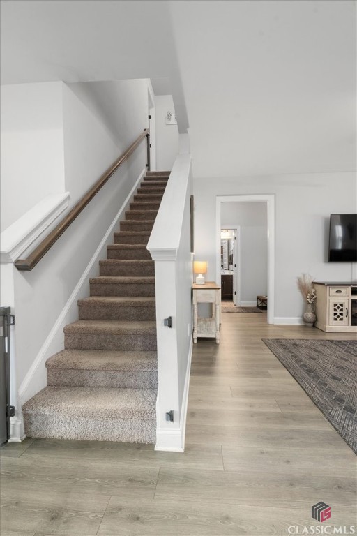 98 Woodbury Lane