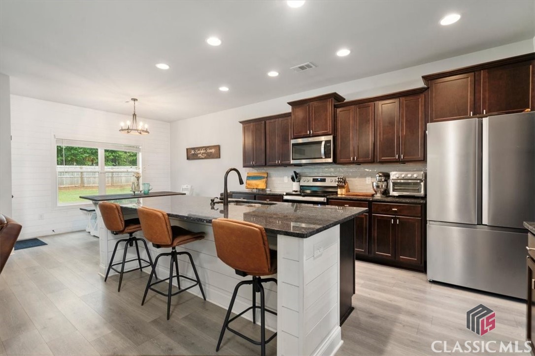 98 Woodbury Lane