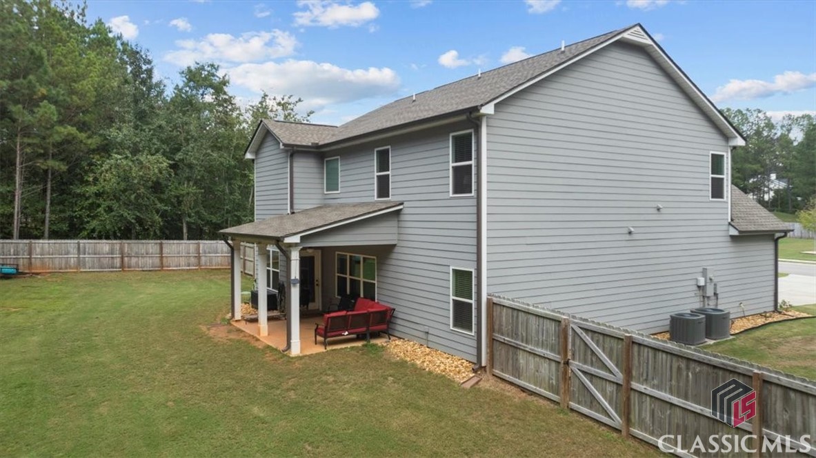 98 Woodbury Lane