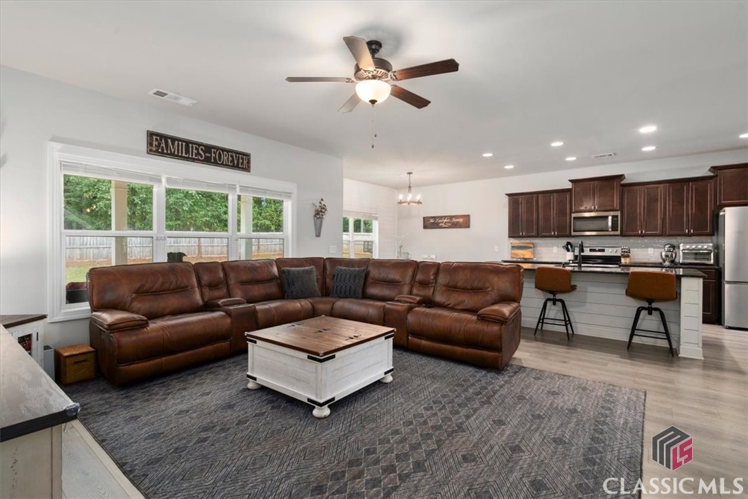 98 Woodbury Lane