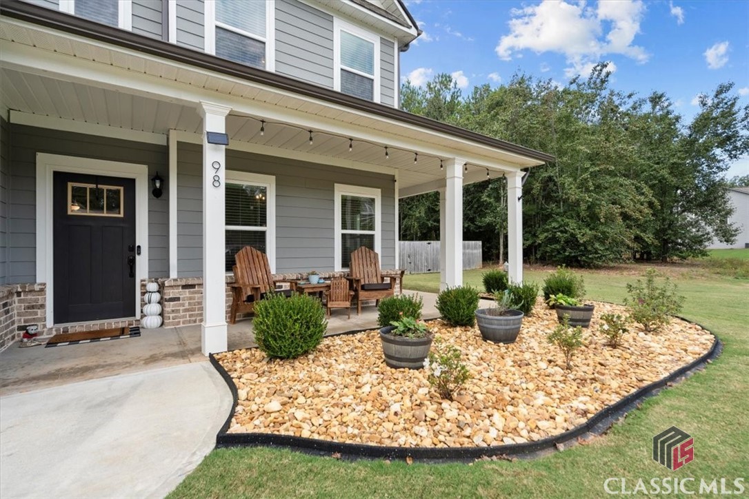98 Woodbury Lane
