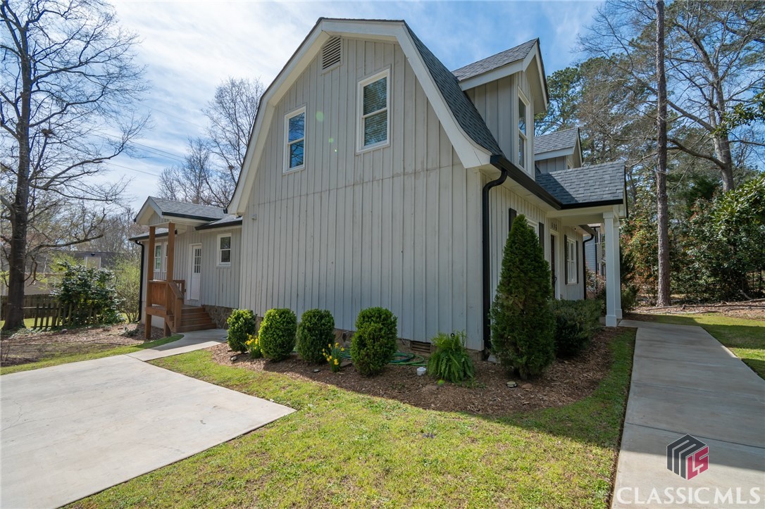 305 Davis Street