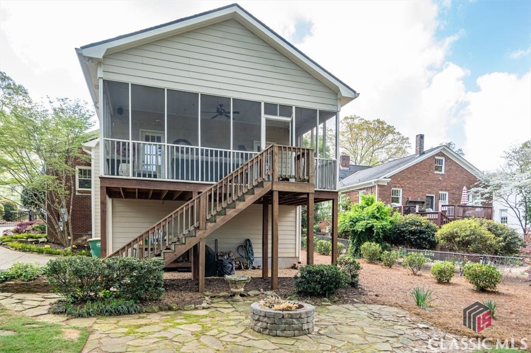 221 University Drive