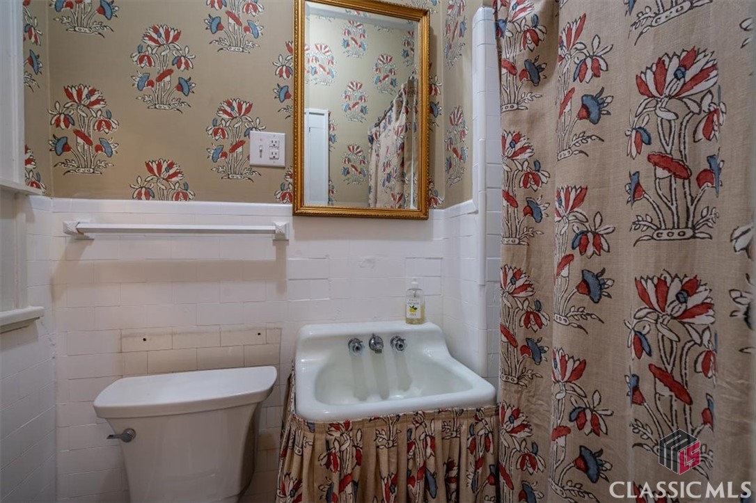 221 University Drive