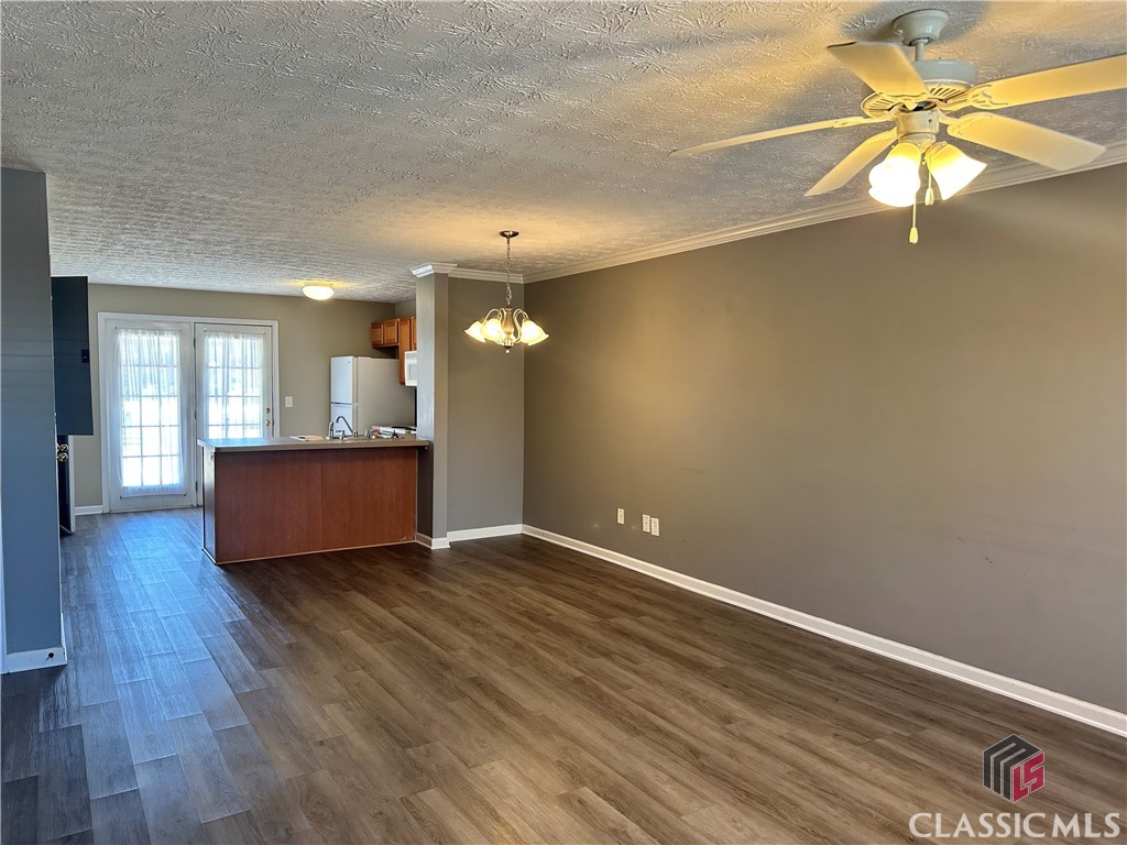 241 S Irwin Street 60