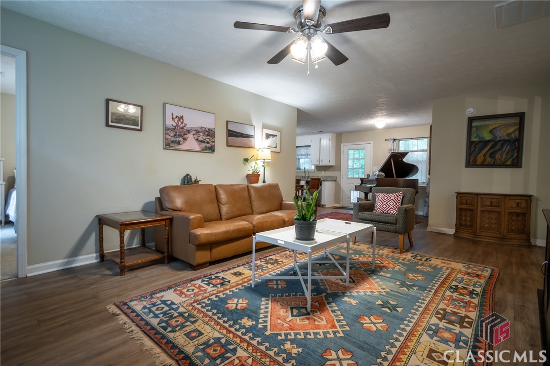 210 Big Oak Circle