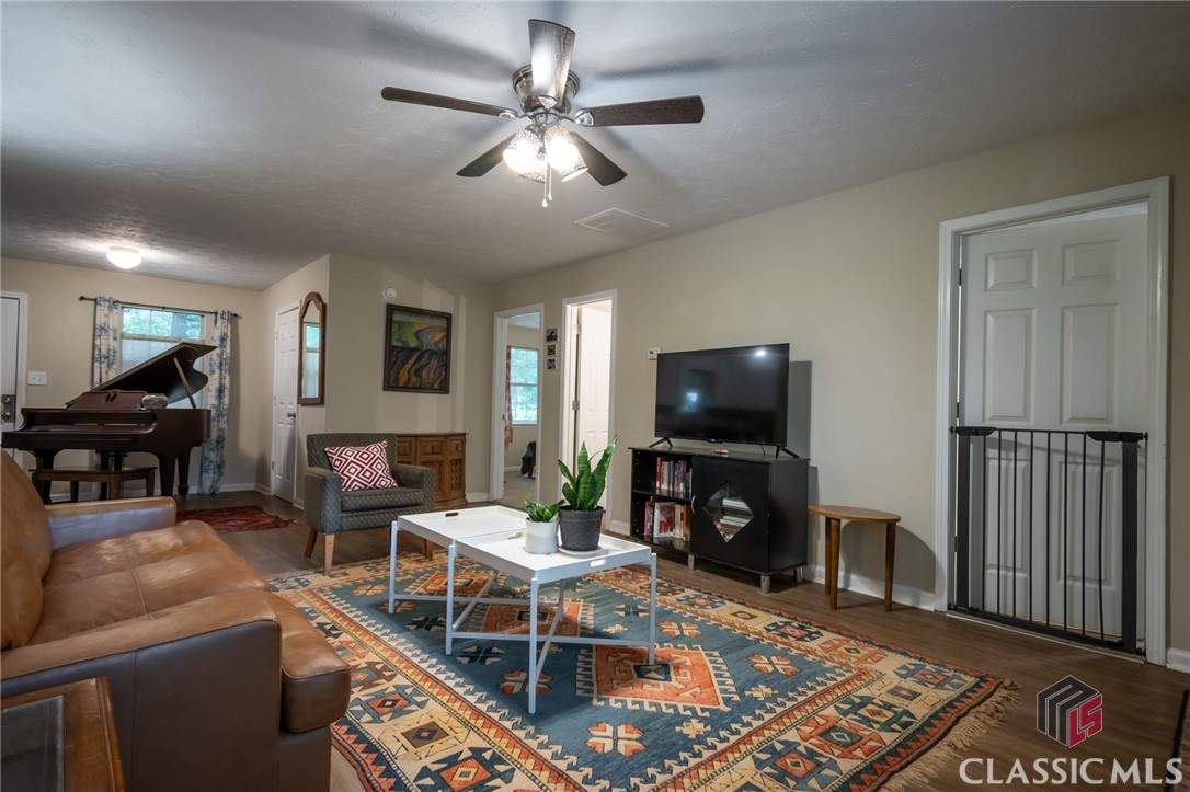 210 Big Oak Circle