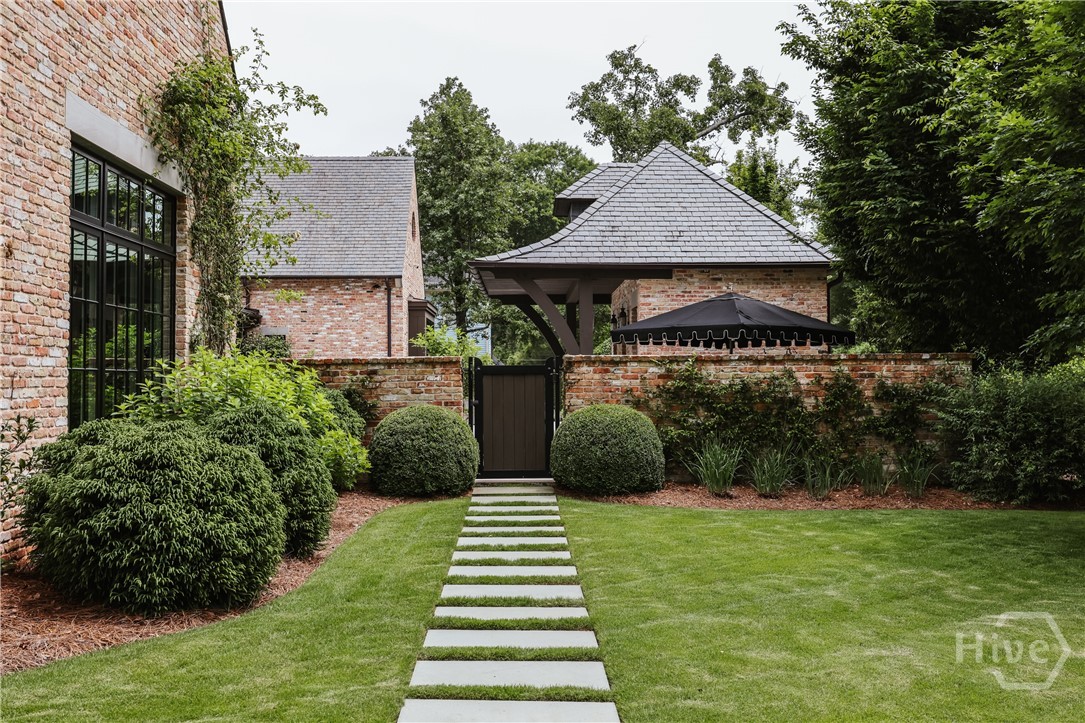 1070 Milledge Avenue