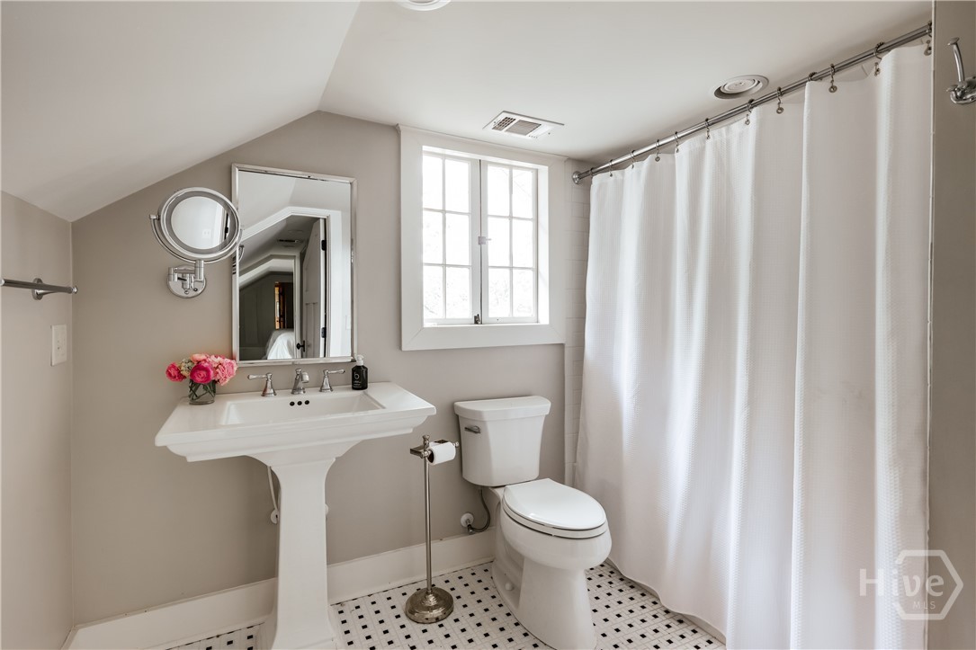 1070 Milledge Avenue