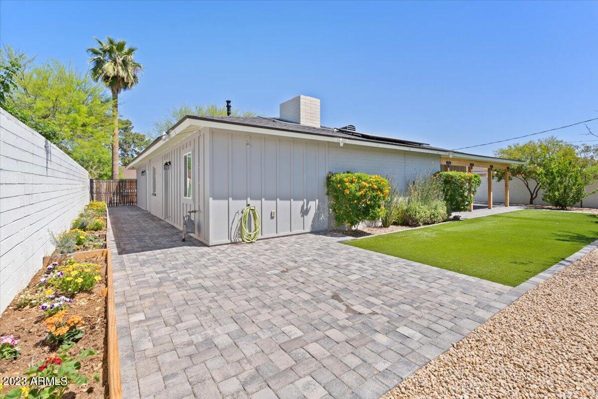 6725 E PALM Lane