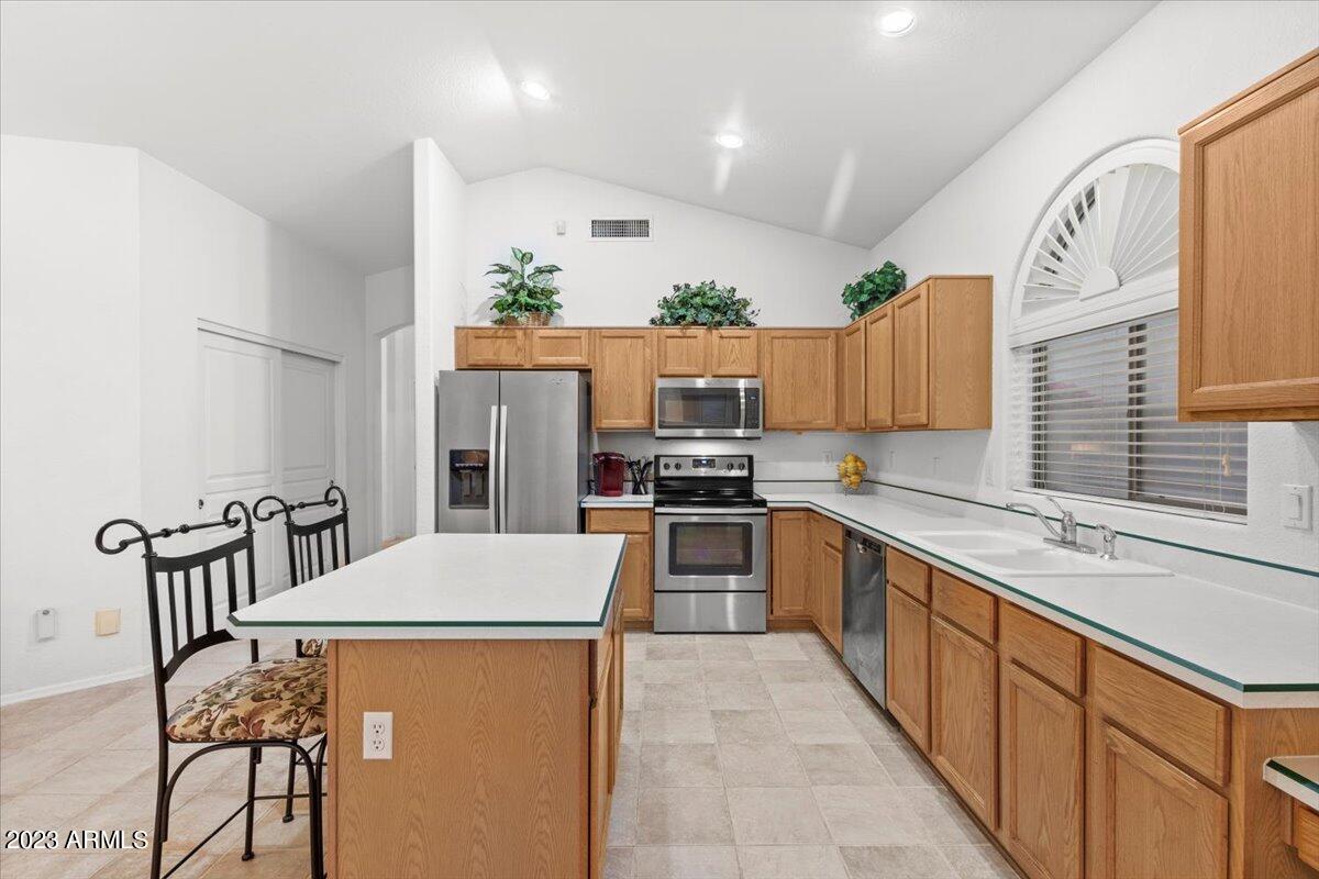 6002 E WOODRIDGE Drive