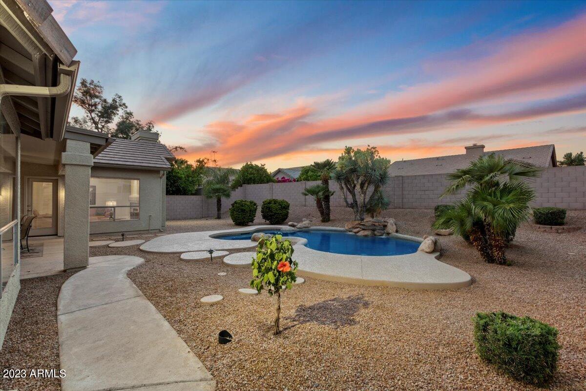 6002 E WOODRIDGE Drive