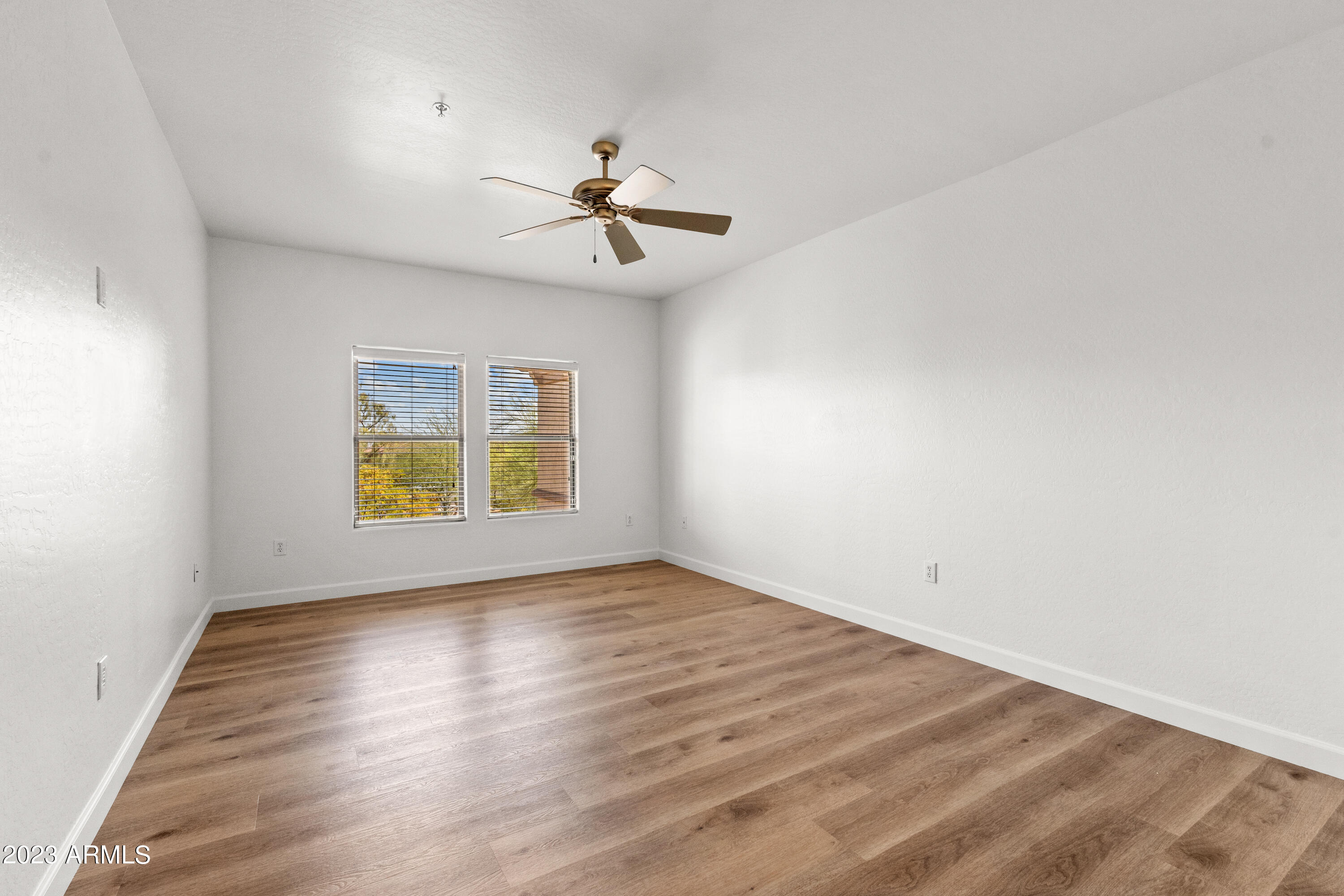 19700 N 76TH Street Unit: 2169