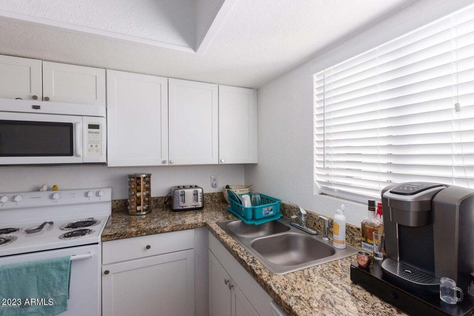 4730 W NORTHERN Avenue, 1143