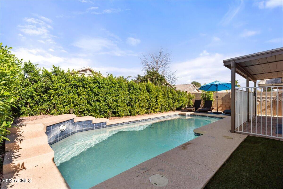 1328 E BINNER Drive