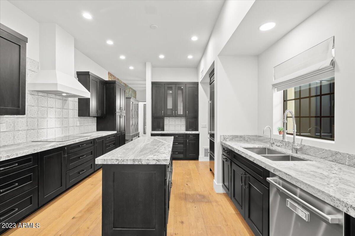 4546 N 52ND Place