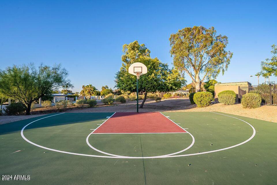 9422 N ARROYA VISTA Drive E