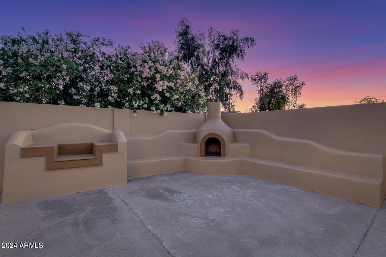 9422 N ARROYA VISTA Drive E