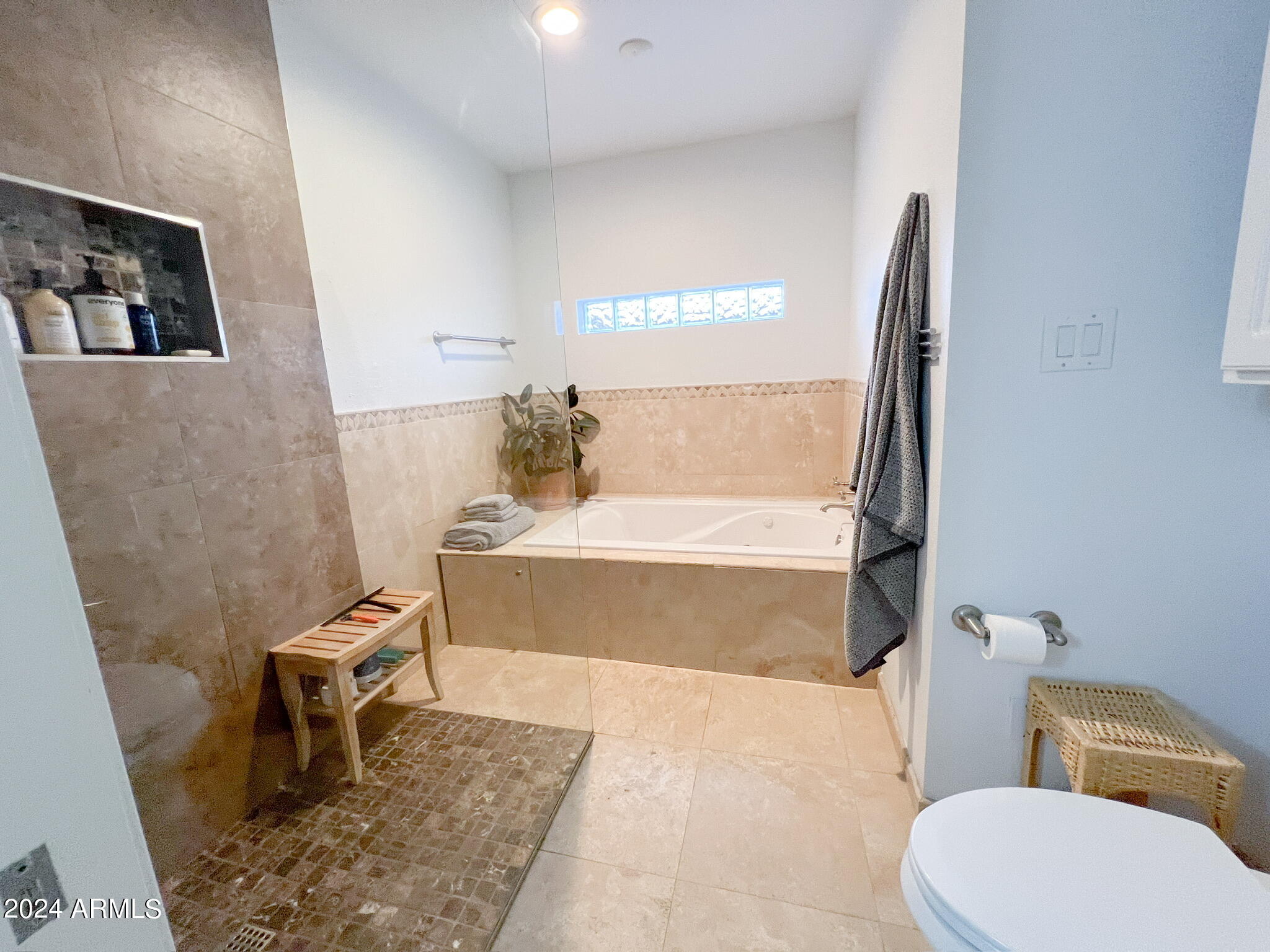 9422 N ARROYA VISTA Drive E