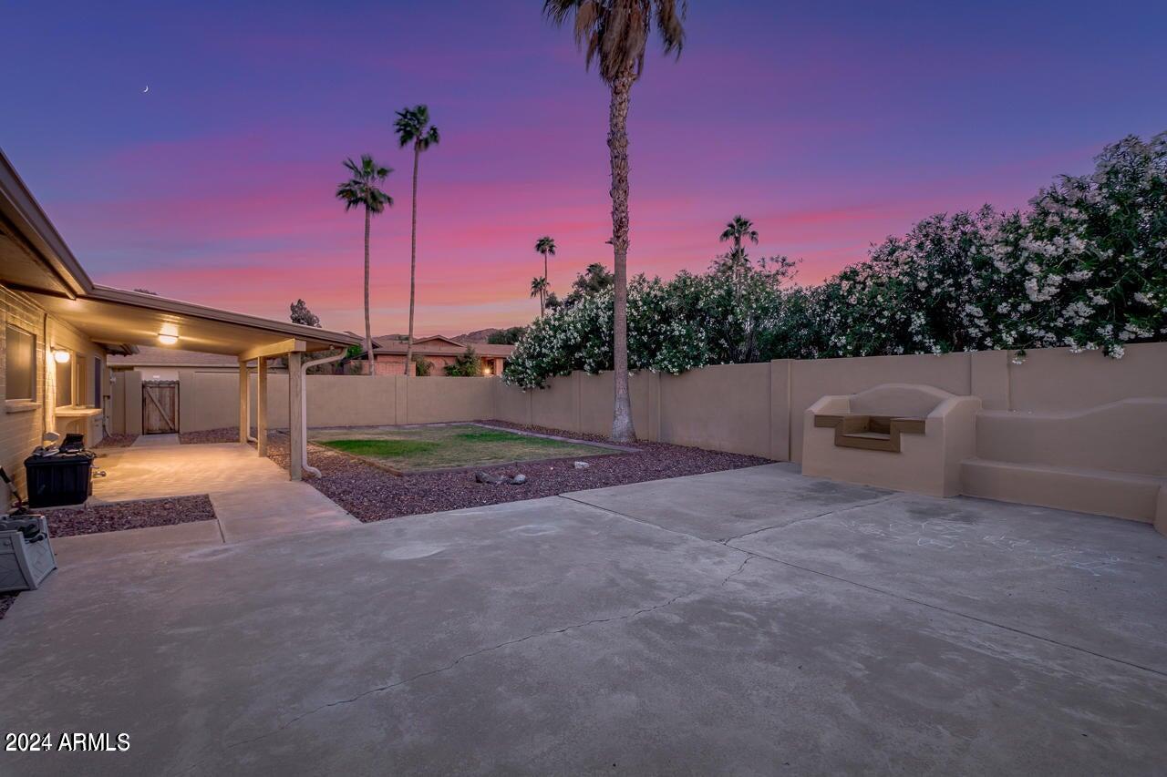 9422 N ARROYA VISTA Drive E