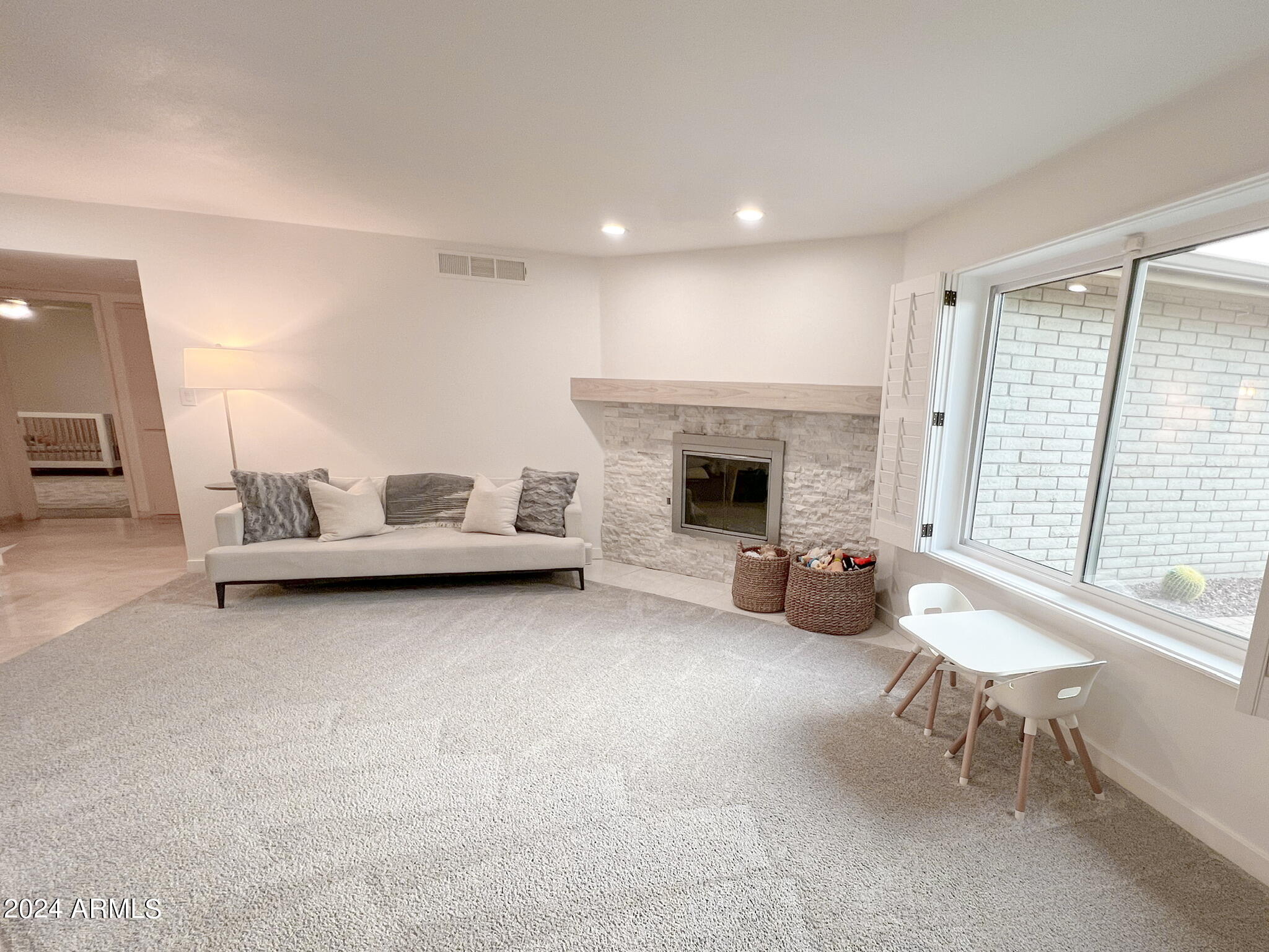 9422 N ARROYA VISTA Drive E