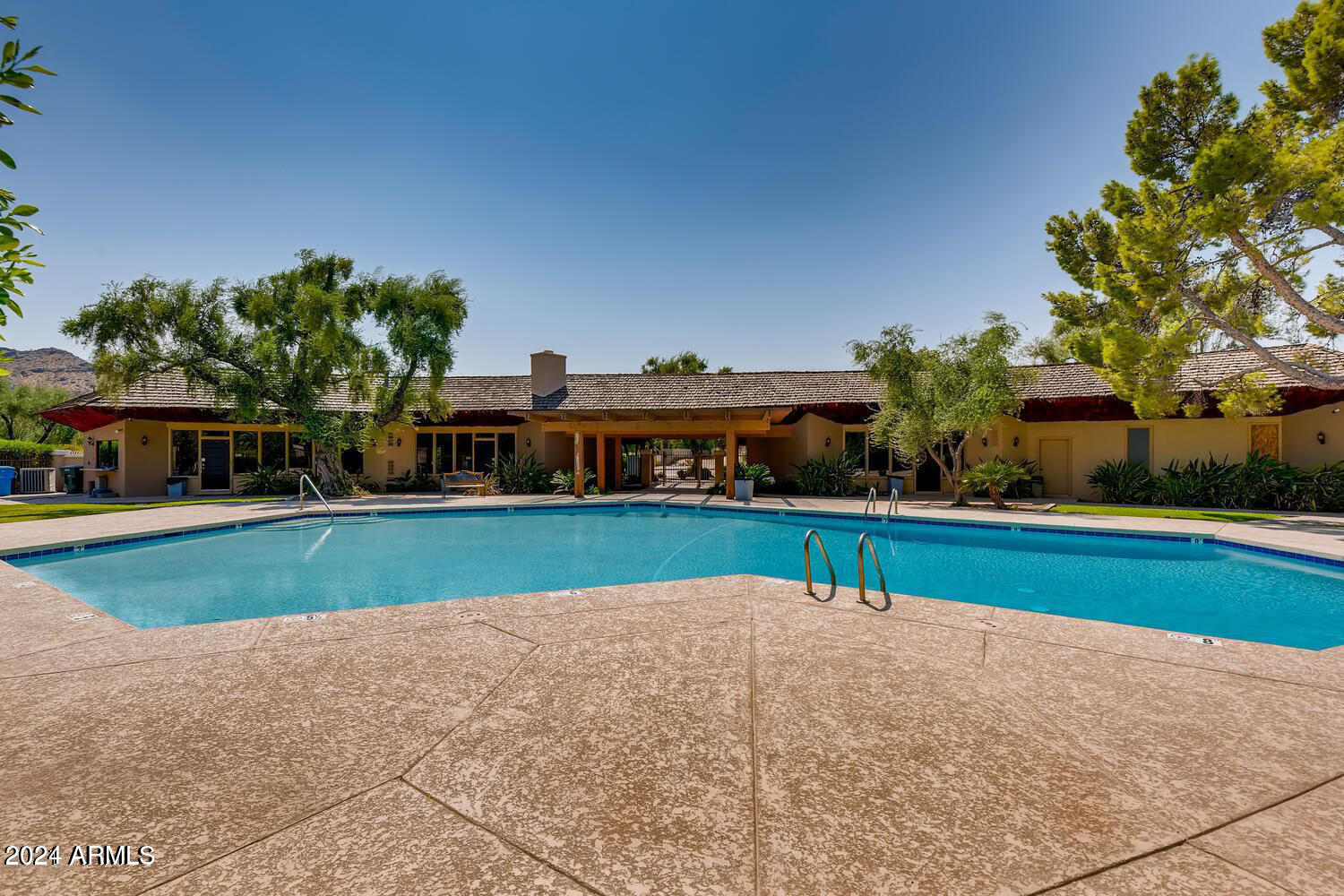 9422 N ARROYA VISTA Drive E