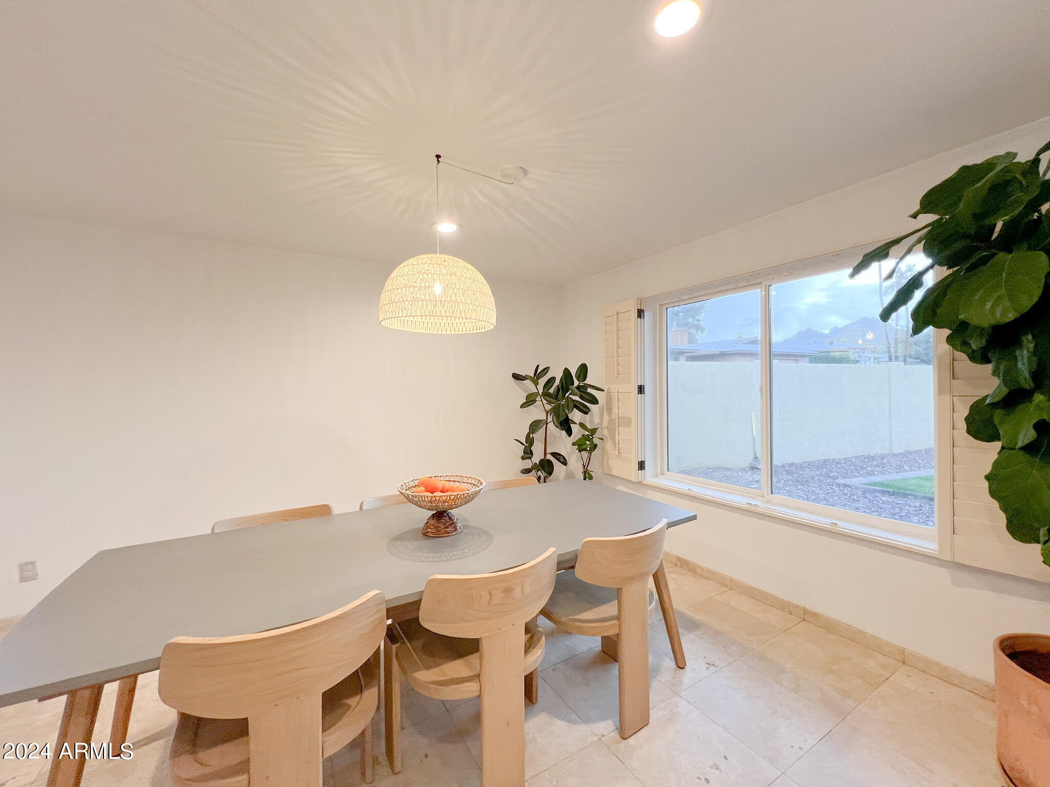 9422 N ARROYA VISTA Drive E