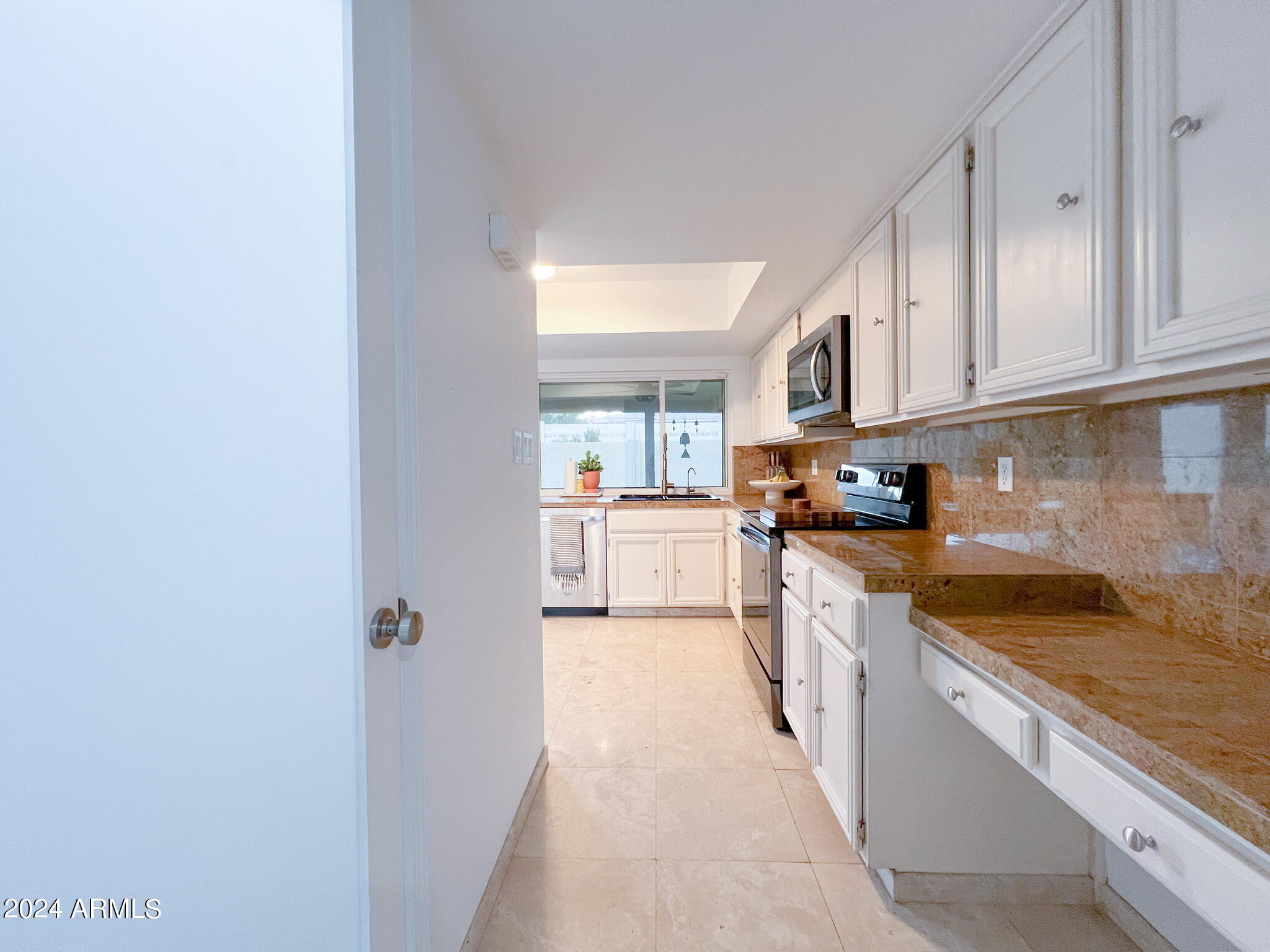 9422 N ARROYA VISTA Drive E