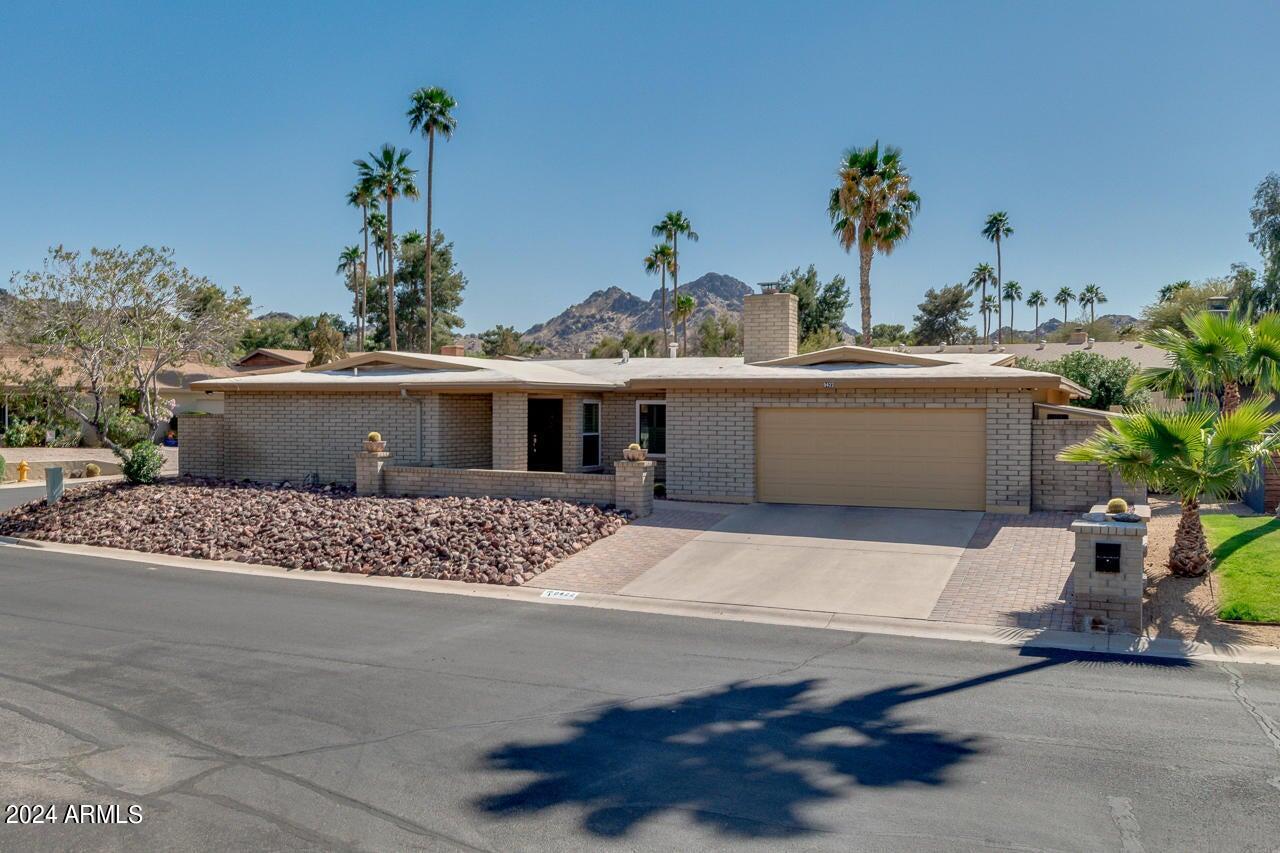 9422 N ARROYA VISTA Drive E