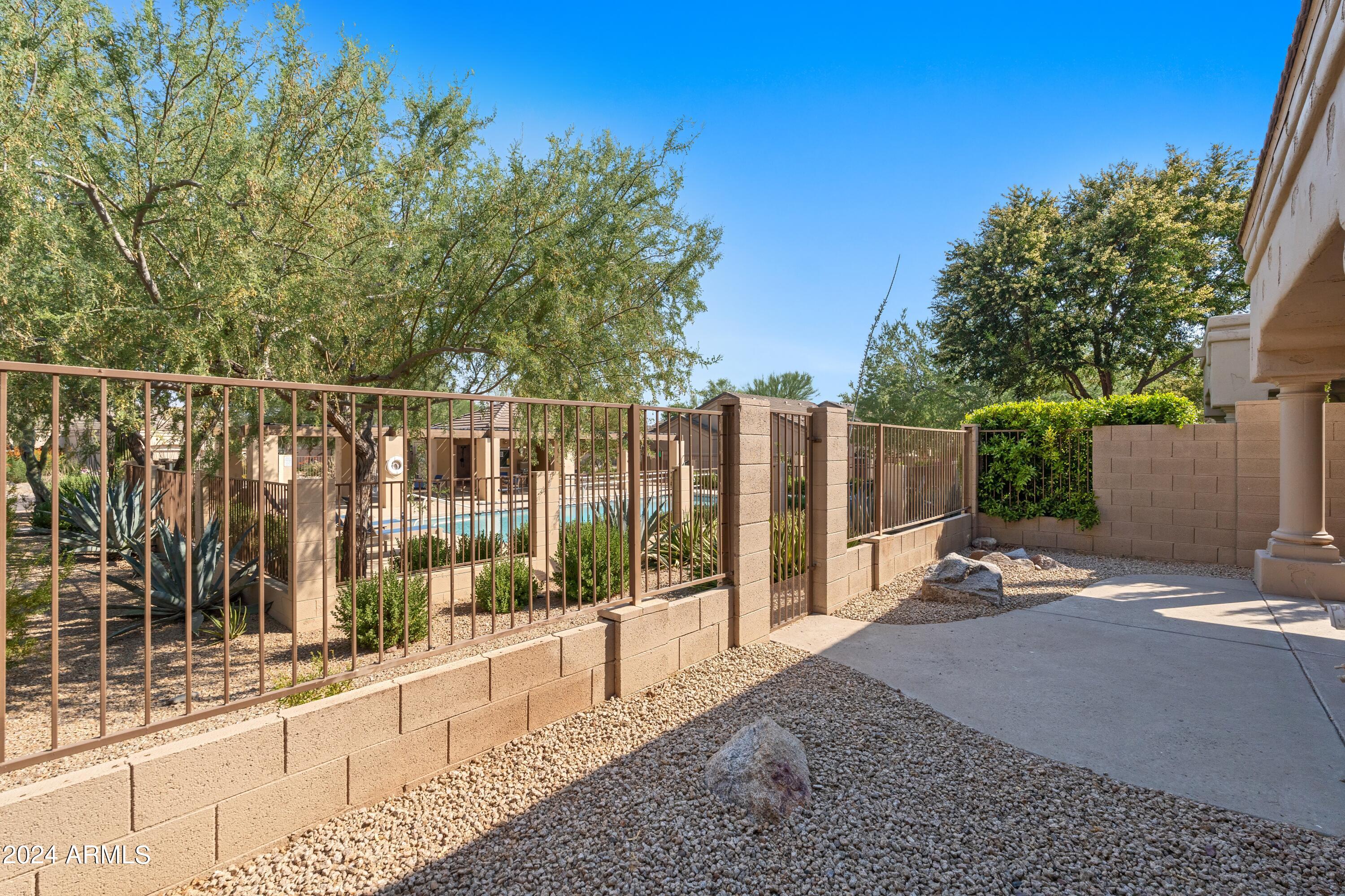 8965 E MAPLE Drive