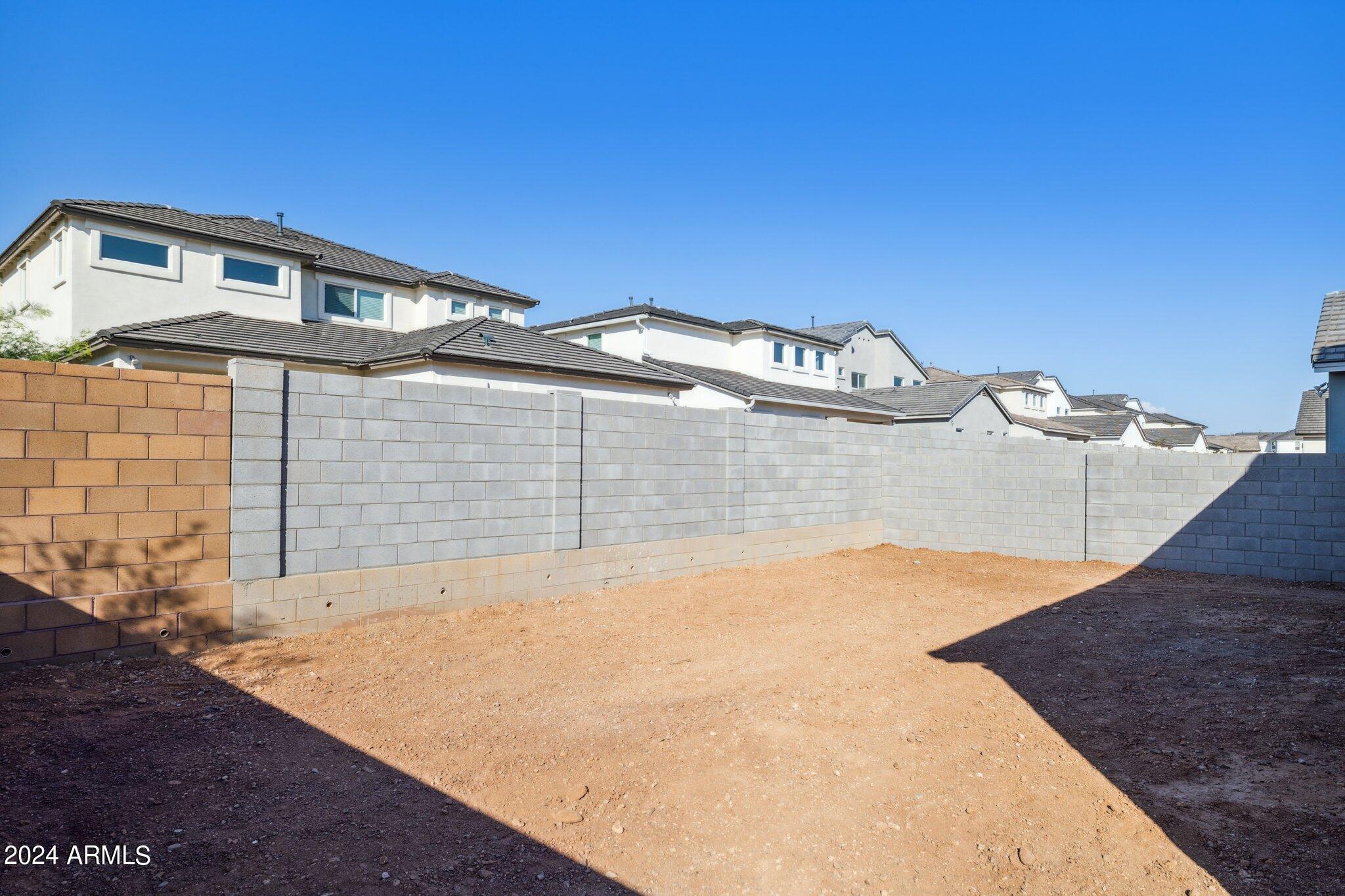 10348 W QUAIL Avenue