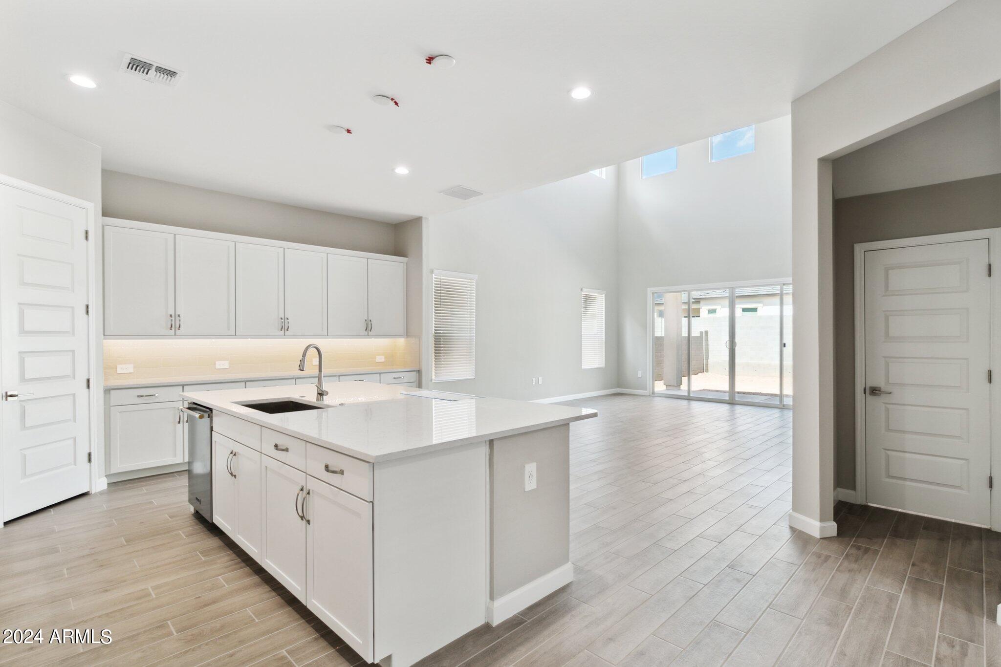 10348 W QUAIL Avenue