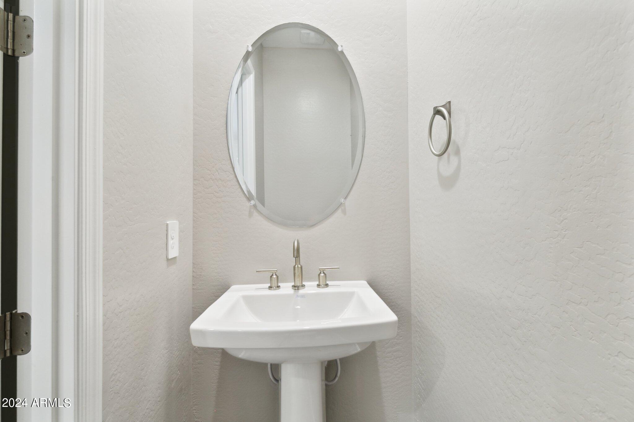 10348 W QUAIL Avenue