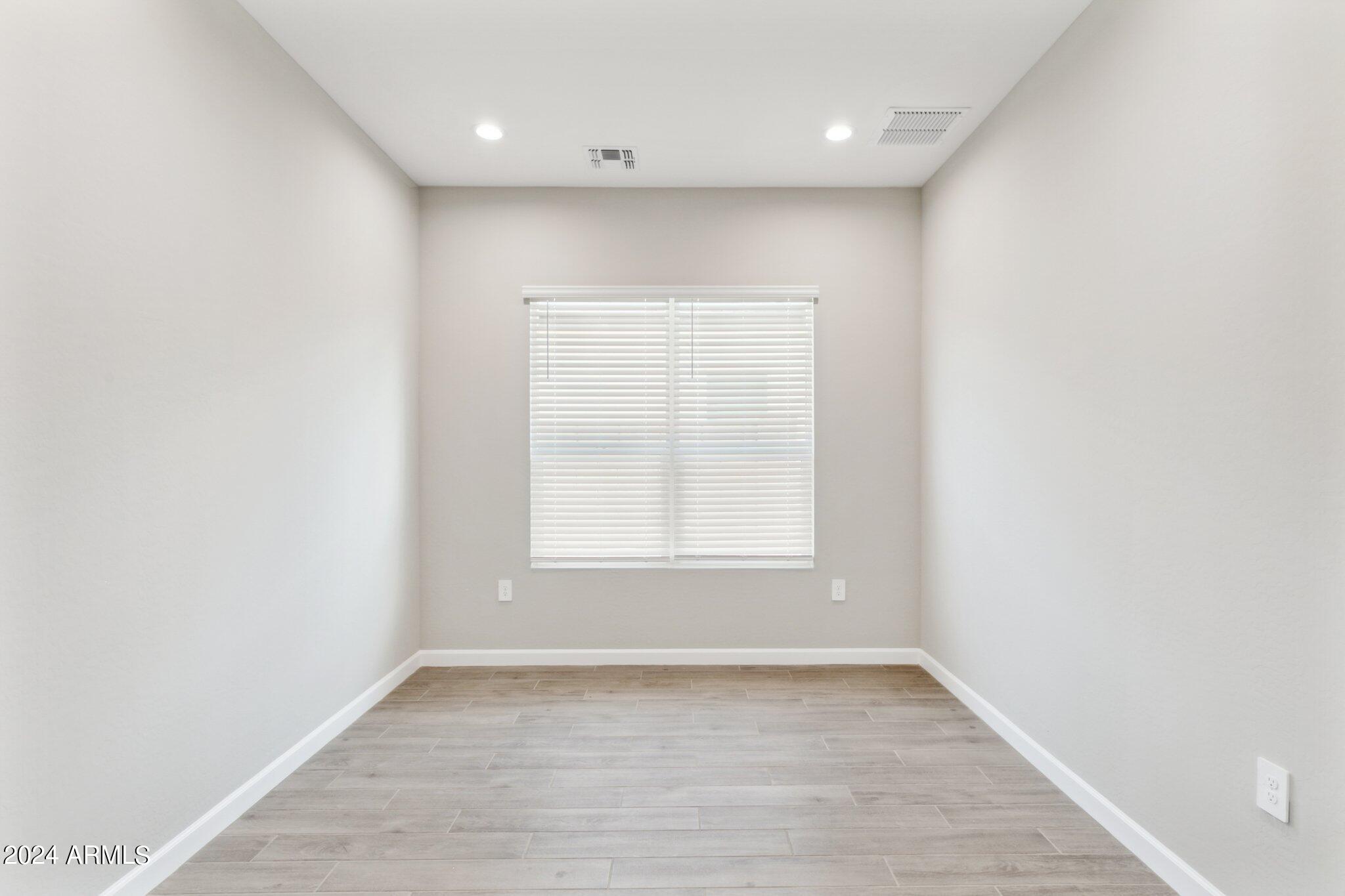 10348 W QUAIL Avenue