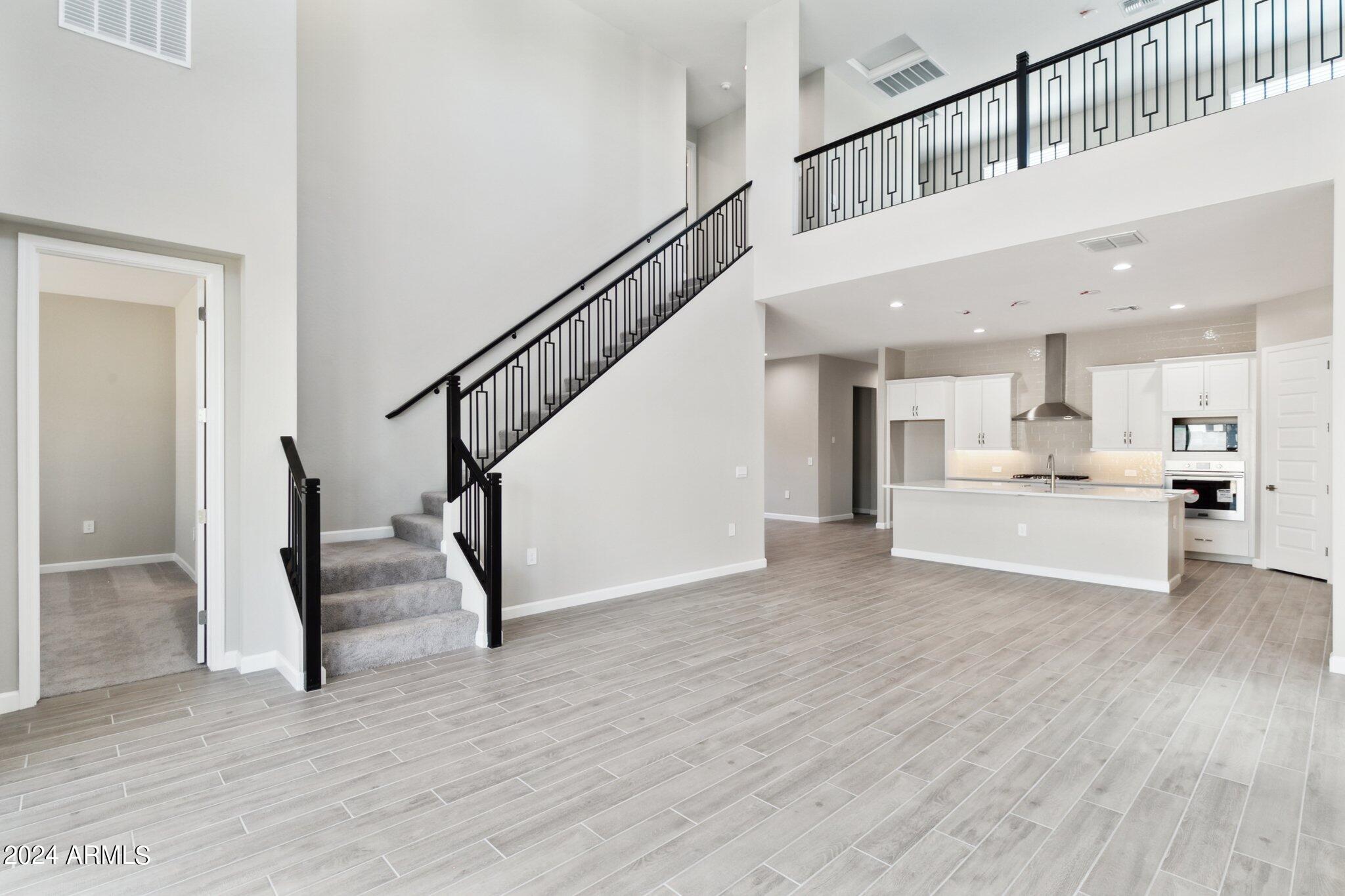 10348 W QUAIL Avenue