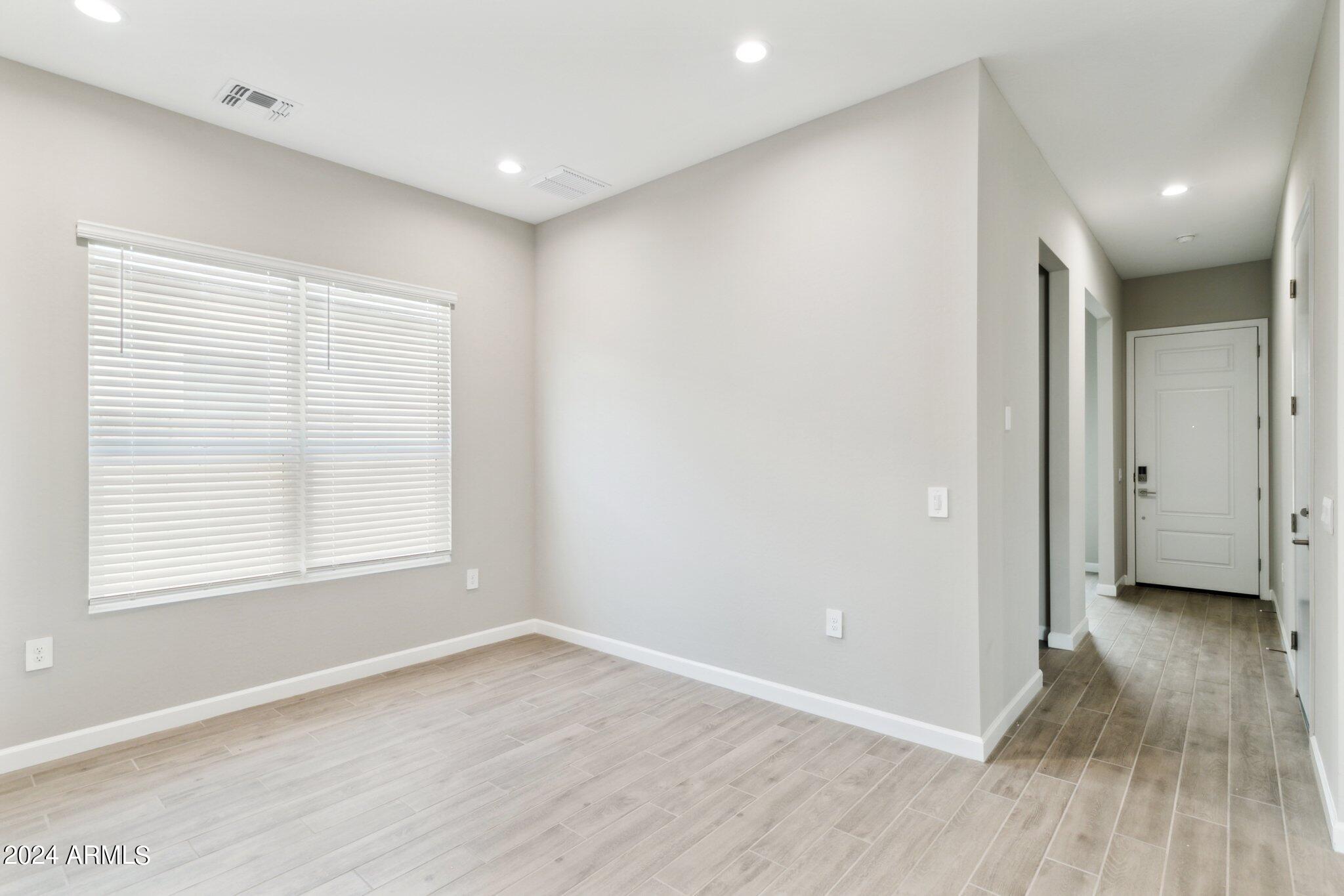 10348 W QUAIL Avenue