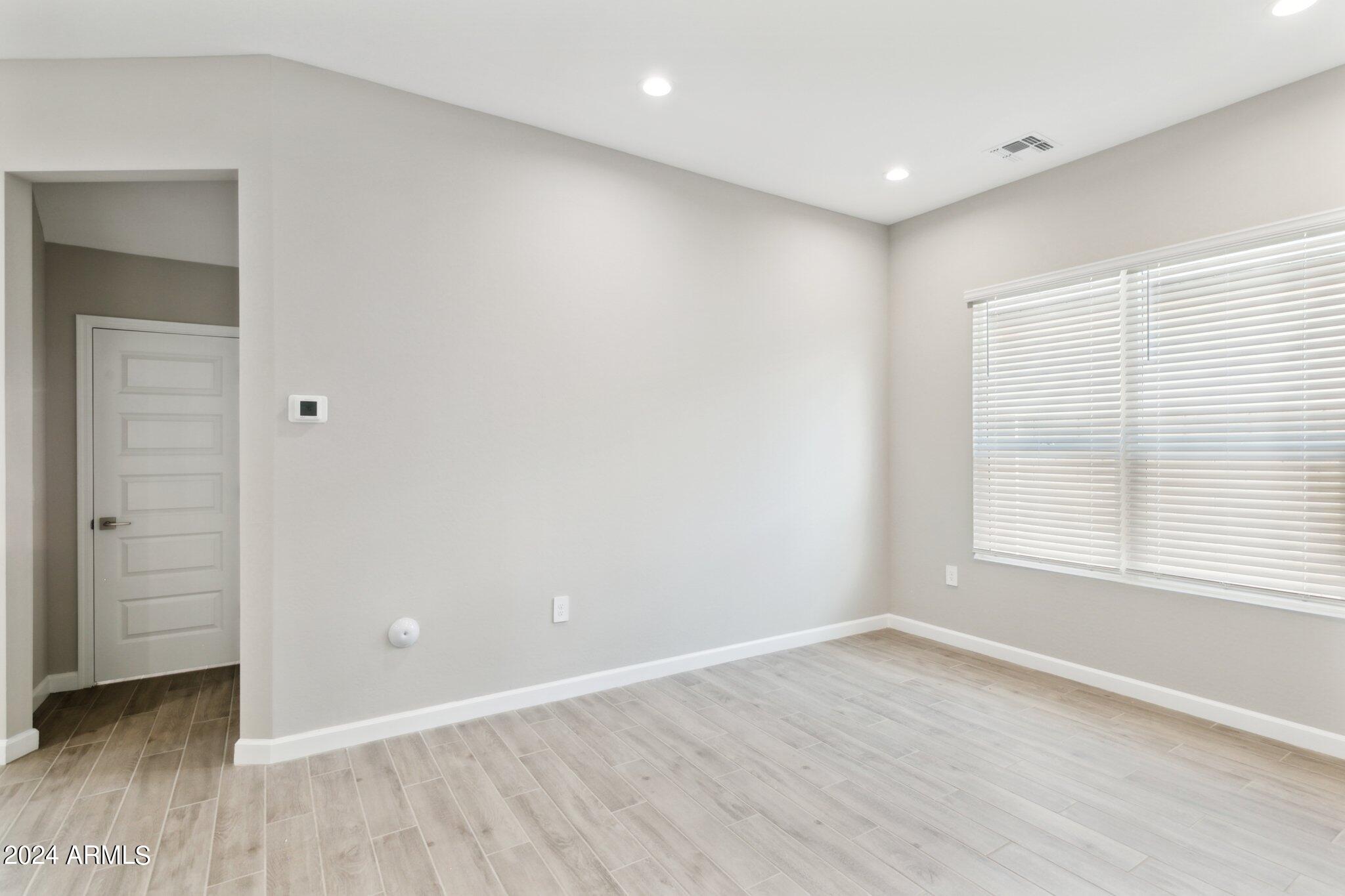 10348 W QUAIL Avenue